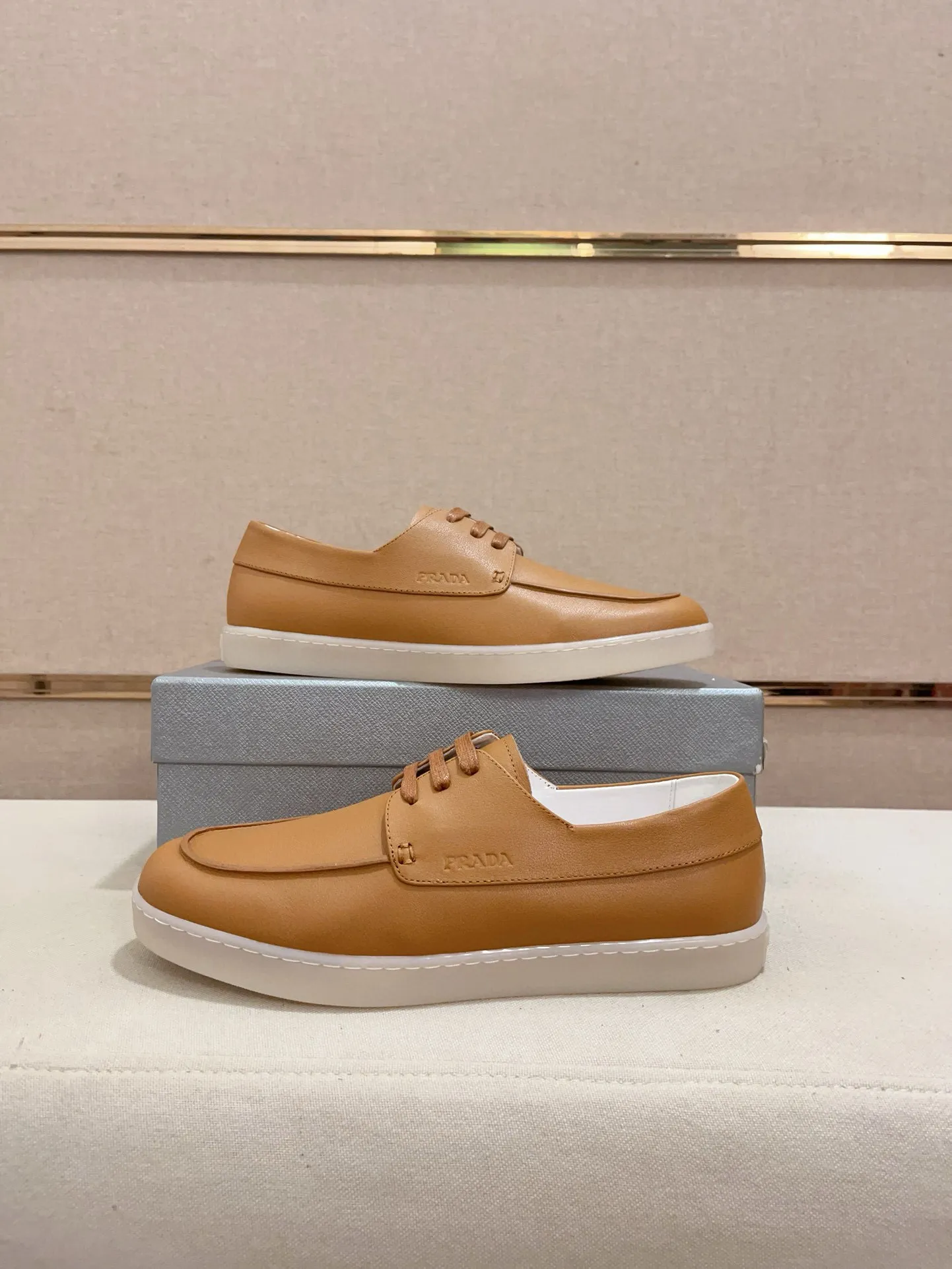Men's shoes 💰 540💰 ✔️✔️✔️Higher version High-quality new PRADA (Prada) counters are launched at the same time. The new men's shoes and 😘 fabrics are made of high-tech glue-making technology. Lining: Full cowhide lining. 👍🏿 High-end ☄️ air-cushion molded anti-slip rubber outsole, exquisite lines, simple and elegant, comfortable and high-end for leisure travel. Code number: 38 to 44 (45 can be customized and cannot be returned or exchanged)